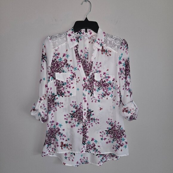 Candie's Floral and Lace Button Up Blouse in a Misses size Small - Picture 3 of 13